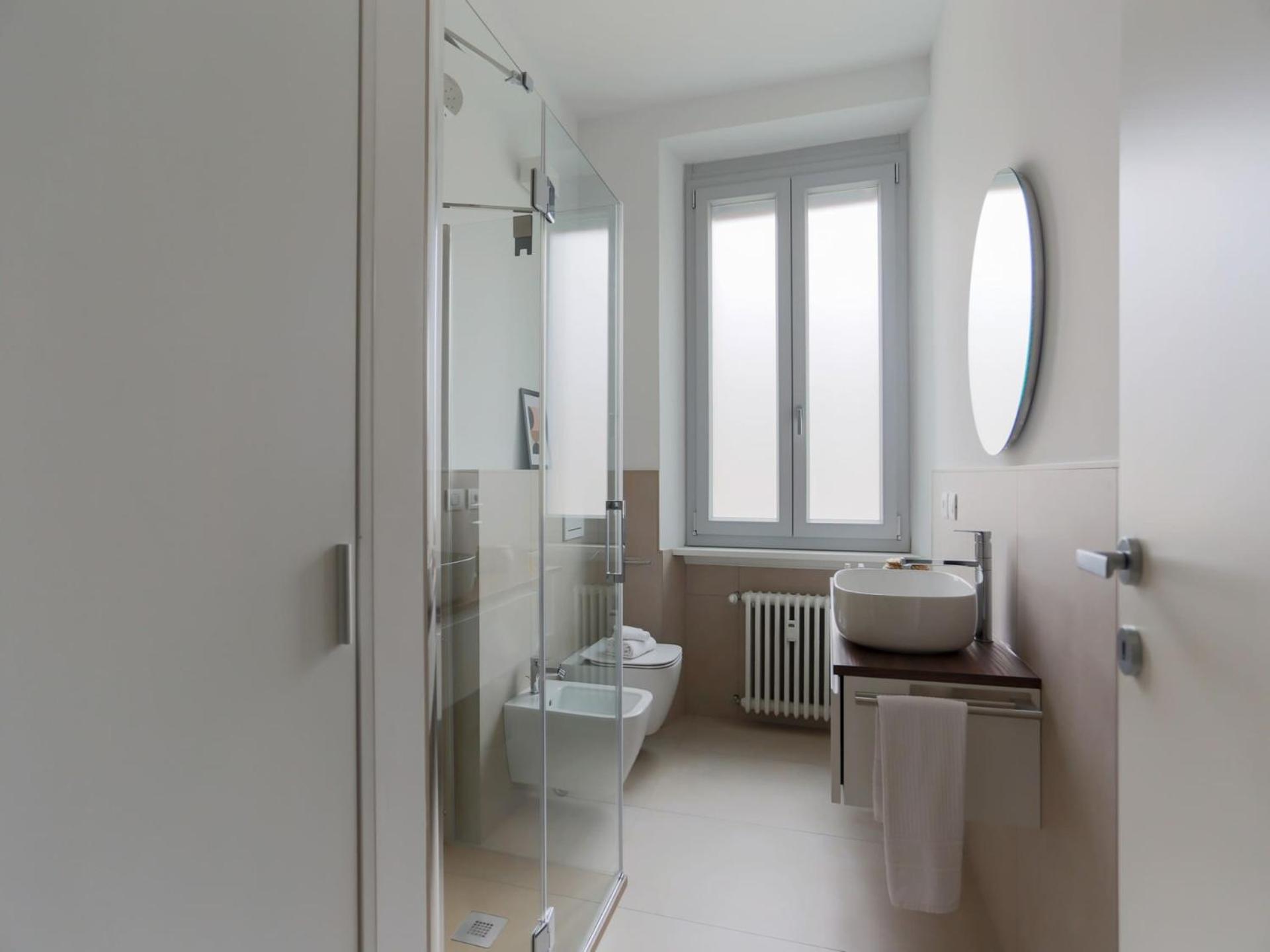 The Rent - Spacious And Renovated Two-bedroom Downtown Apartamento Milán